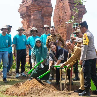 Siap Darling Ajak 150 Mahasiswa Tanam 6.208 Bibit Tanaman di Situs Trowulan